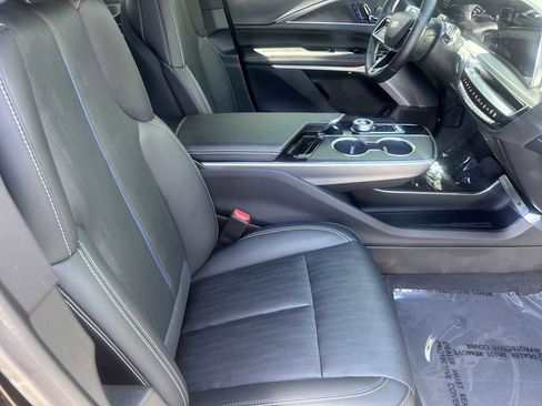 Used 2025 Cadillac Lyriq Sport w/ LPO, Floor Liner Package AWD/4WD image 17