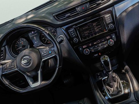Used 2020 Nissan Rogue Sport SL AWD/4WD image 18
