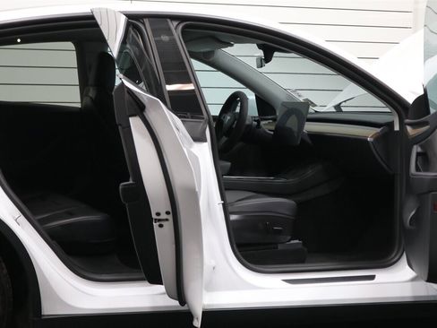 Used 2023 Tesla Model Y Performance image 36