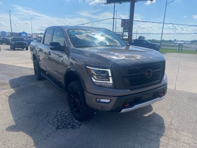 Used 2024 Nissan Titan PRO-4X w/ Pro-4x Convenience Package AWD/4WD image 8