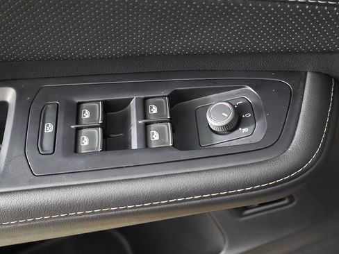 Used 2025 Volkswagen Atlas SE image 39