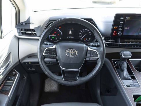 Used 2022 Toyota Sienna XLE FWD image 19