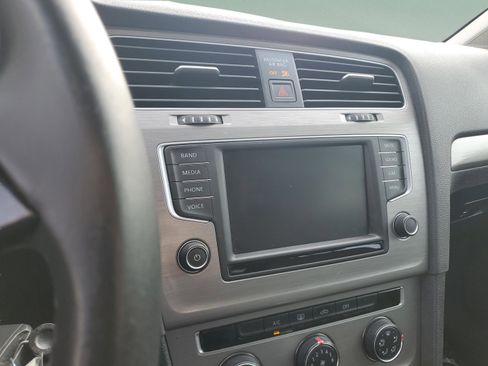 Used 2016 Volkswagen Golf S image 17