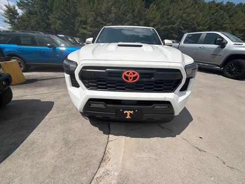 Used 2025 Toyota Tacoma TRD Sport AWD/4WD image 7