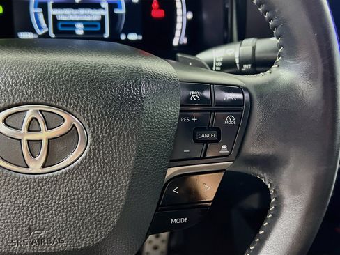 Used 2025 Toyota Camry SE FWD image 19