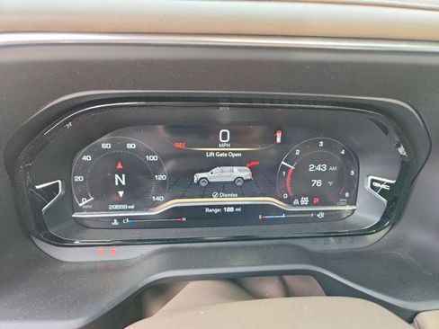 Used 2023 GMC Yukon XL Denali AWD/4WD image 8
