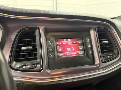 Used 2016 Dodge Challenger SXT RWD image 31