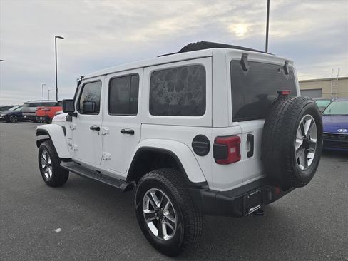 Used 2021 Jeep Wrangler Unlimited Sahara image 5