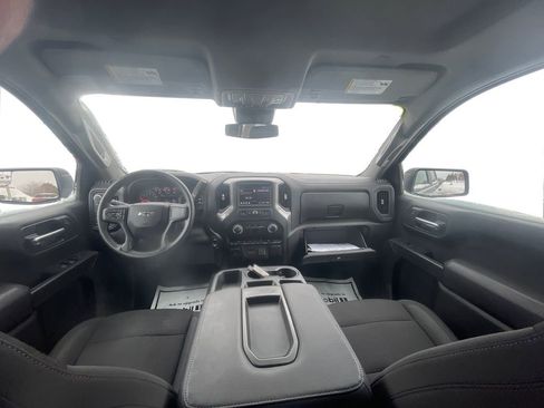 Used 2024 Chevrolet Silverado 1500 Custom Trail Boss w/ Dark Appearance Package image 12