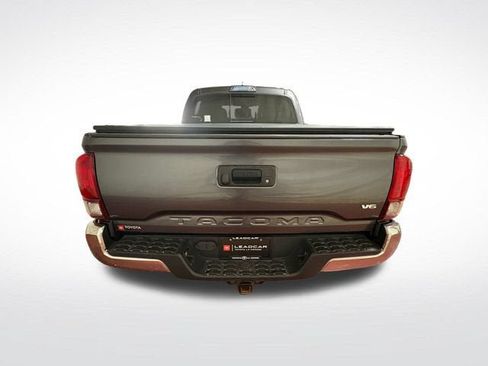Used 2018 Toyota Tacoma TRD Off-Road AWD/4WD image 3