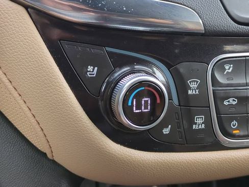 Used 2023 Chevrolet Equinox Premier AWD/4WD image 20