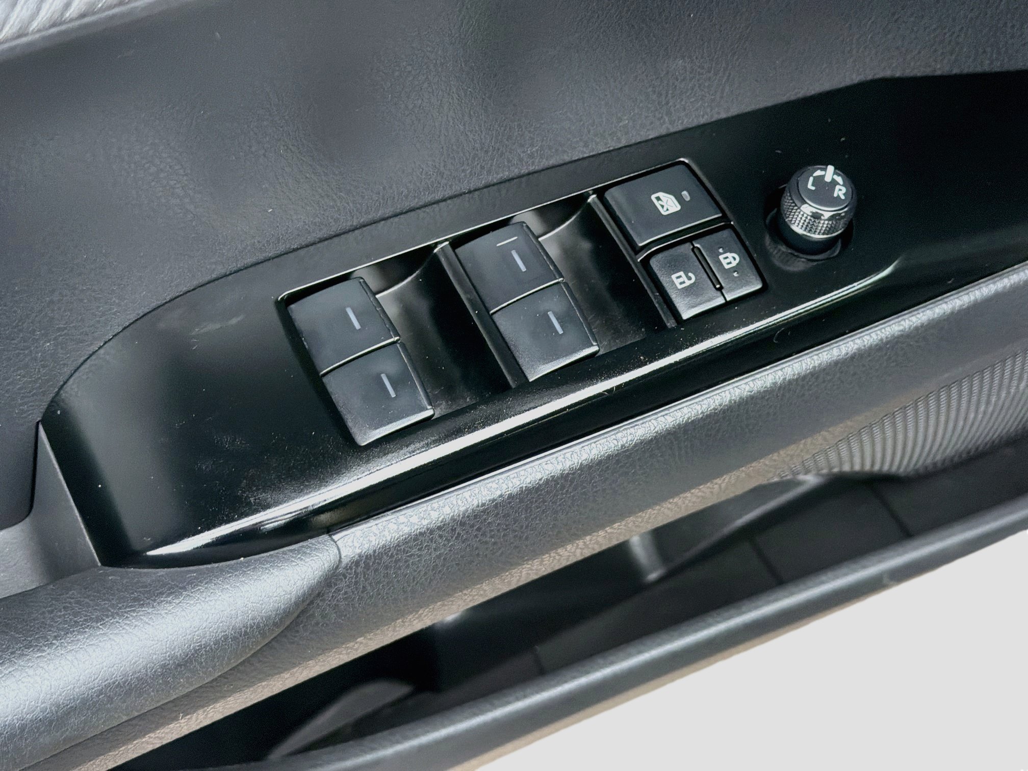 Used 2025 Toyota Camry SE FWD image 15