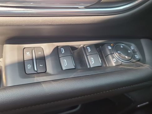 Used 2023 Chevrolet Tahoe High Country AWD/4WD image 12