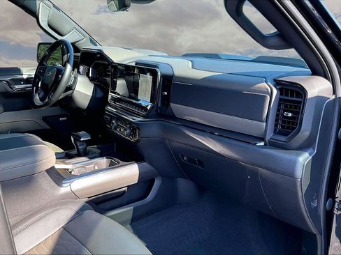 Used 2023 Chevrolet Silverado 1500 ZR2 w/ Technology Package AWD/4WD image 26