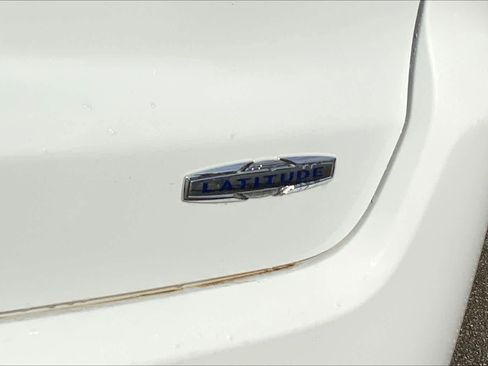 New 2025 Jeep Compass Latitude image 14