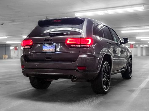 Used 2020 Jeep Grand Cherokee Altitude AWD/4WD image 7