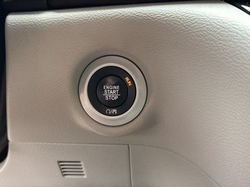 Used 2017 Chrysler Pacifica Touring-L Plus w/ Tire & Wheel Group FWD image 28