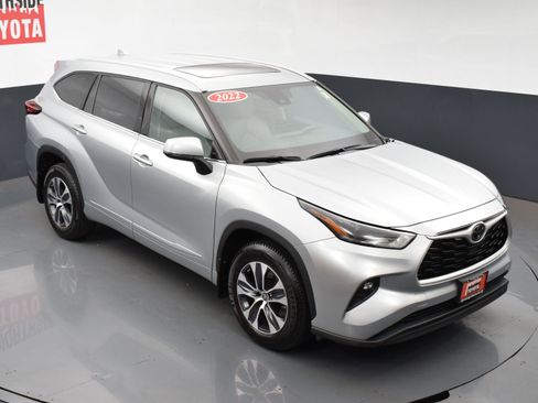 Used 2022 Toyota Highlander XLE image 26