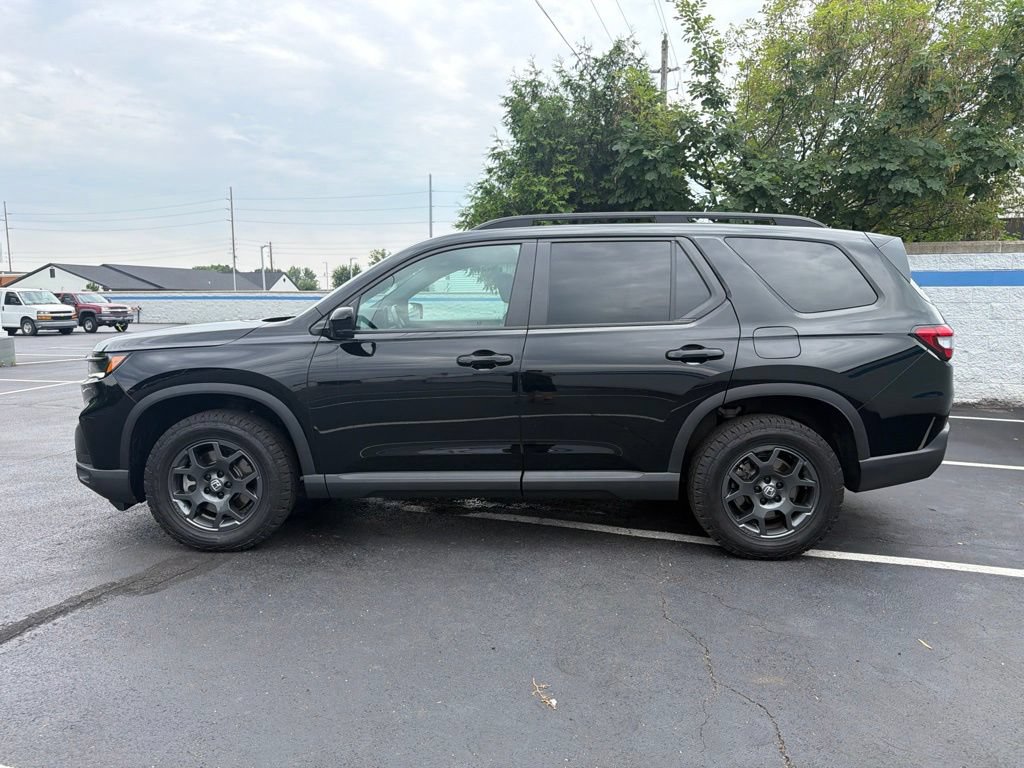 Certified 2025 Honda Pilot TrailSport image 2