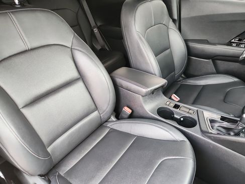 Used 2022 Kia Niro Touring Special Edition image 13