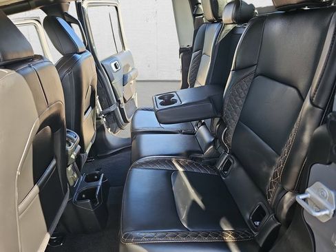 Used 2023 Jeep Gladiator Overland image 12