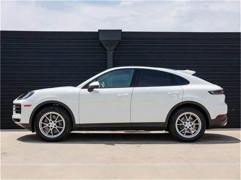Certified 2025 Porsche Cayenne Coupe AWD/4WD image 2