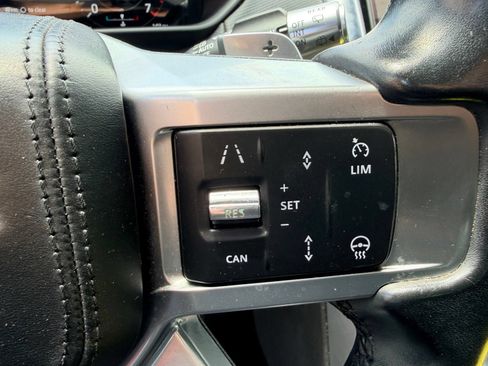 Used 2022 Land Rover Discovery HSE R-Dynamic AWD/4WD image 11