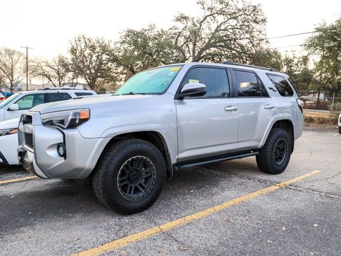 Used 2019 Toyota 4Runner TRD Off-Road image 3