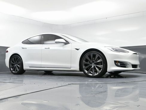 Used 2020 Tesla Model S Long Range Plus image 53