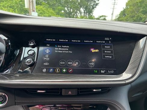 Used 2023 Buick Envision Preferred image 17