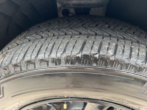 Used 2023 Chevrolet Traverse LT w/ Midnight/Sport Edition image 42