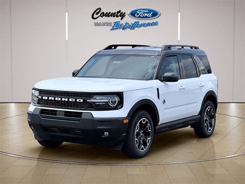 New 2025 Ford Bronco Sport Outer Banks image 2