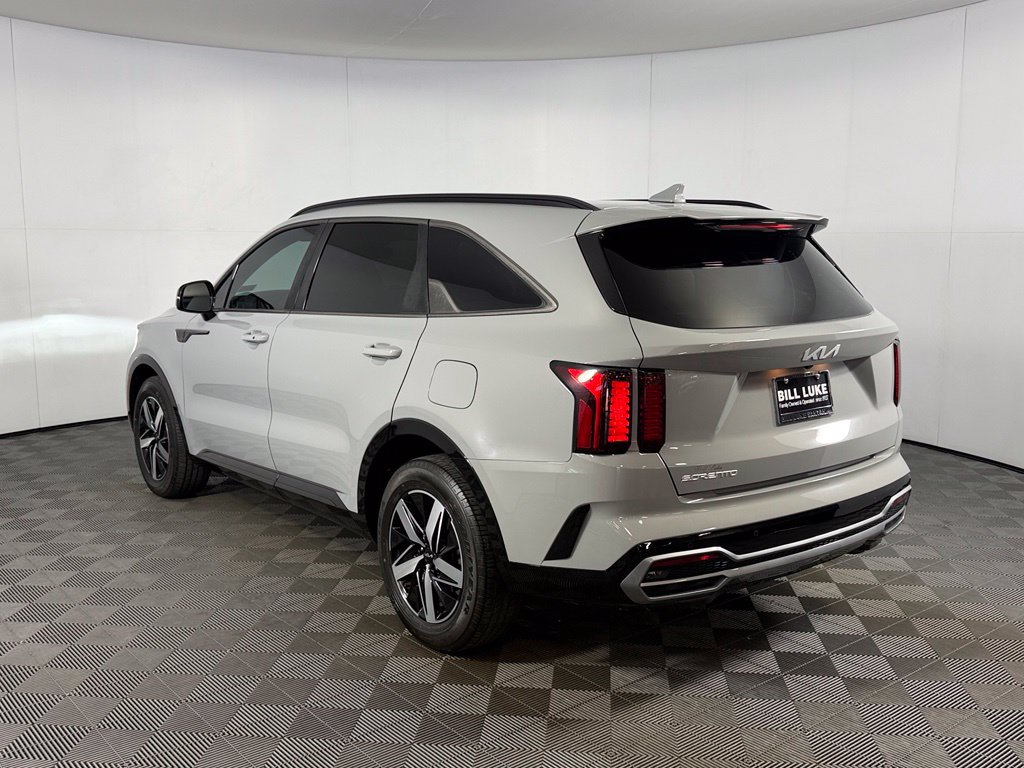 Used 2023 Kia Sorento EX w/ Panoramic Sunroof Package FWD image 9