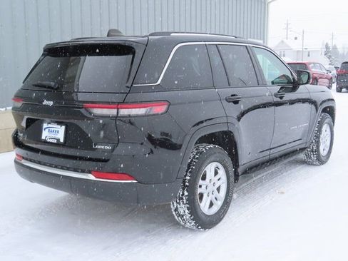 Used 2023 Jeep Grand Cherokee Laredo image 4