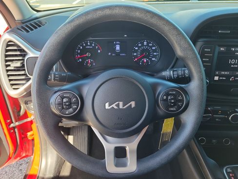 Used 2022 Kia Soul LX w/ Technology Package FWD image 16