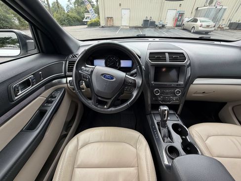 Used 2018 Ford Explorer XLT w/ Equipment Group 202A FWD image 11