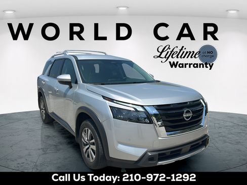 Used 2025 Nissan Pathfinder SL FWD image 2