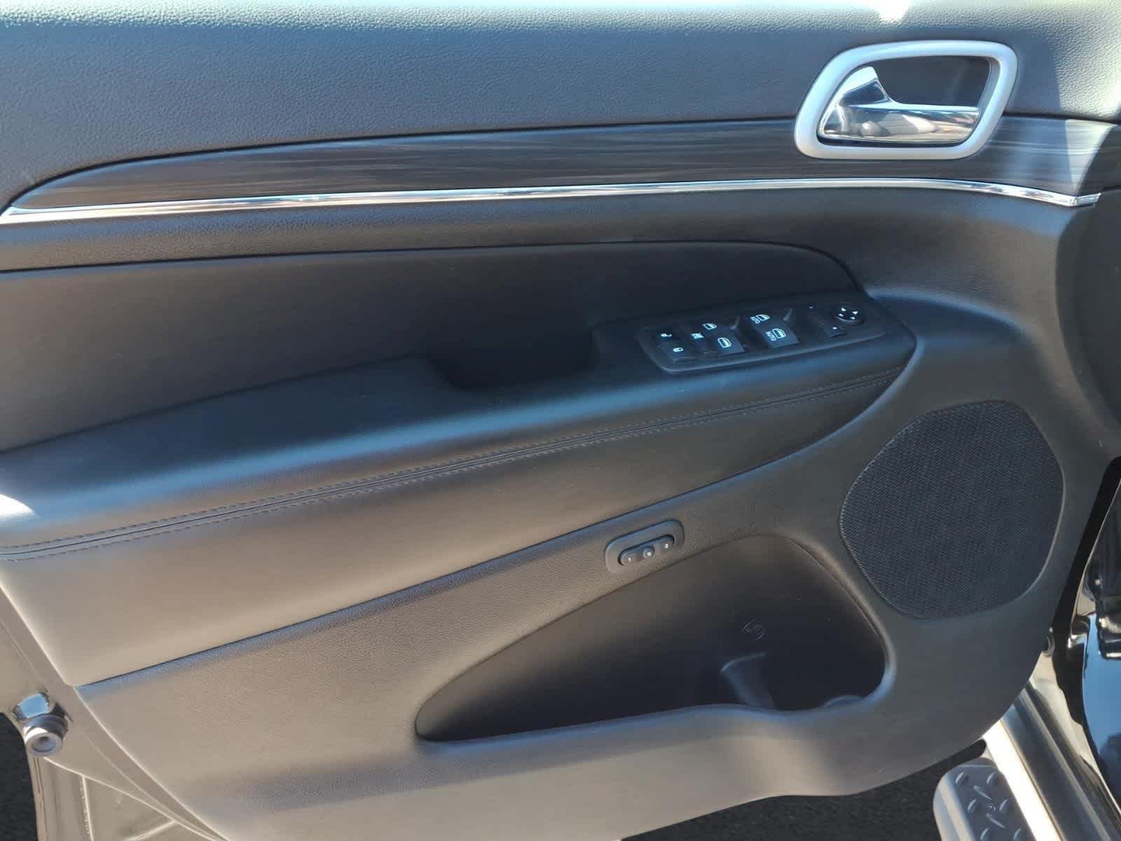 Used 2021 Jeep Grand Cherokee Limited AWD/4WD image 17