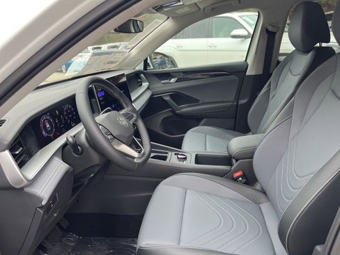 New 2026 Volkswagen Tiguan SE image 7