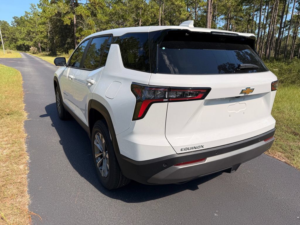 New 2027 Chevrolet Equinox LT w/ Safety and Technology Package FWD image 3