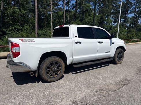 Used 2020 Toyota Tundra SR5 w/ SR5 Upgrade Package AWD/4WD image 4