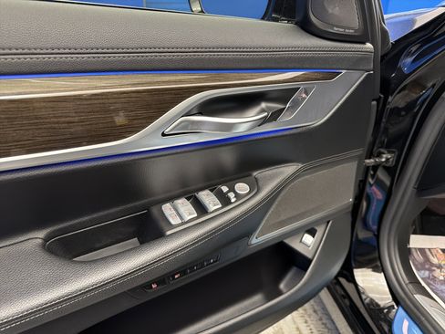 Used 2020 BMW 740i image 11