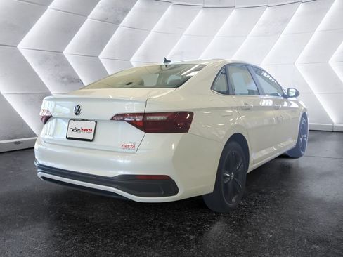 Used 2023 Volkswagen Jetta SE FWD image 4