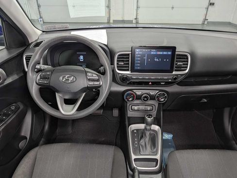 Used 2023 Hyundai Venue SE FWD image 17