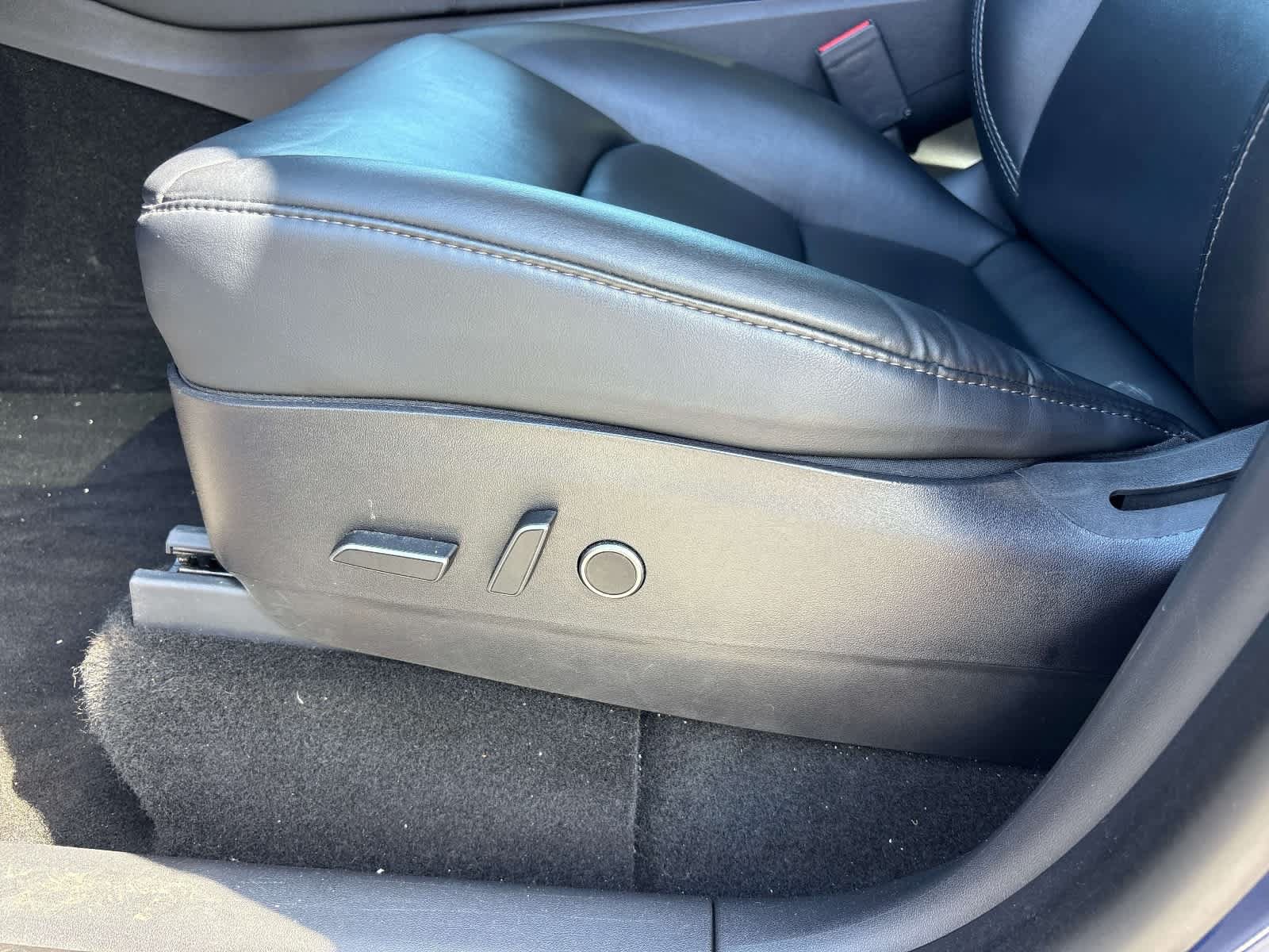 Used 2021 Tesla Model Y Long Range AWD/4WD image 31