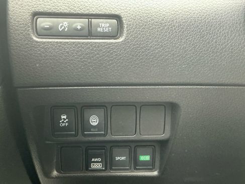 Used 2020 Nissan Rogue Sport SV image 21