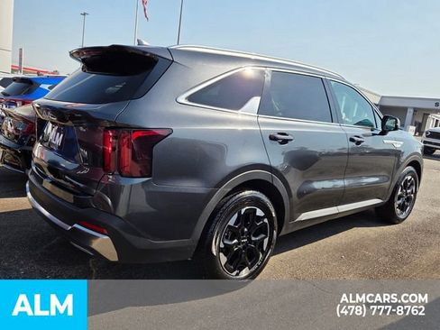 Used 2024 Kia Sorento S image 9