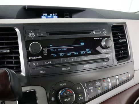 Used 2011 Toyota Sienna XLE FWD image 35