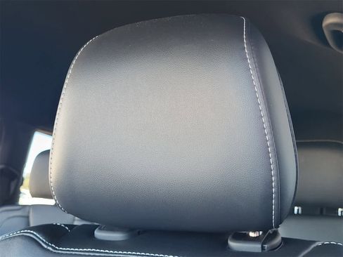 Used 2023 Jeep Grand Cherokee L Laredo image 14