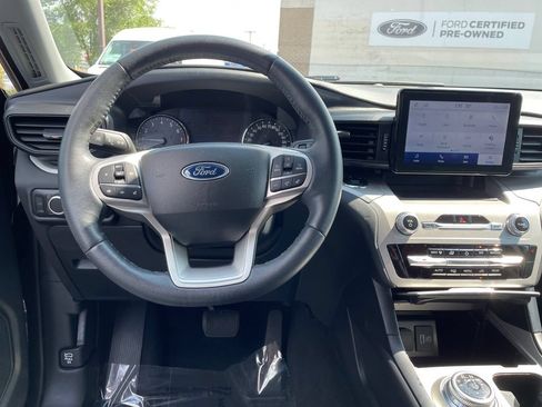 Used 2023 Ford Explorer XLT AWD/4WD image 16